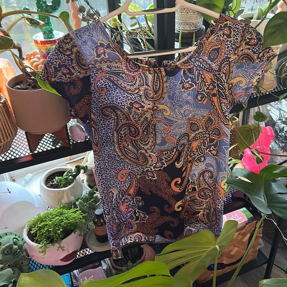 JAPNA | Zipper Back Whimsical Short Sleeve Paisley Blouse Top - Picture 4 of 10